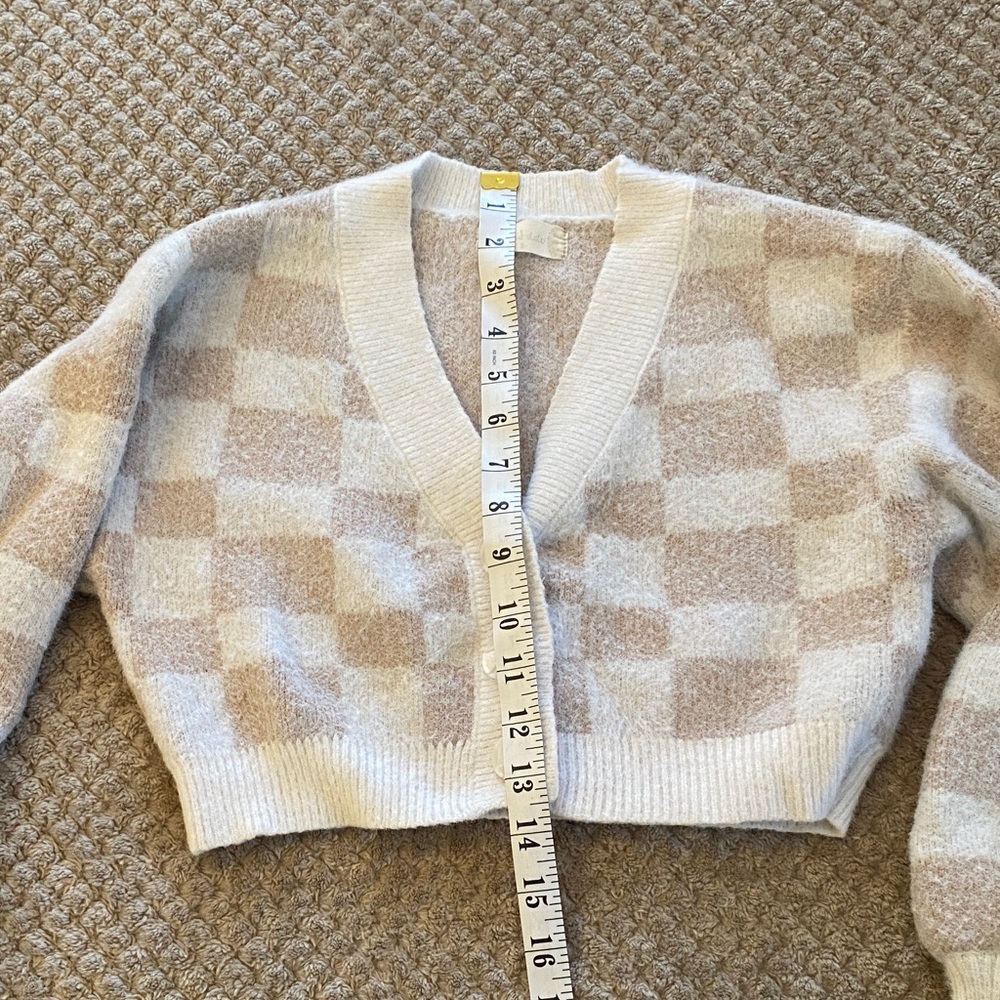 Altar’d State size small-juniors. Checkered Beige and Cream cropped Sweater - Picture 3 of 8